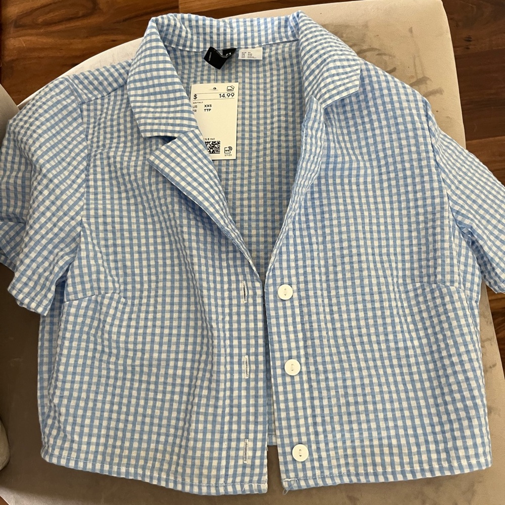blue gingham print cropped button down, fits size xxs/xs